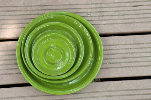 Soucoupe en terre cuite émaillée vert Forêt Les Poteries d’Albi - Ø 22 cm