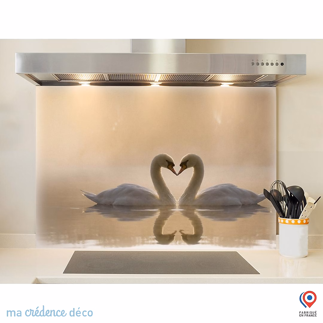 Crédence cuisine fond de hotte cygnes et coeur – Verre trempé, L 70 cm x H 60 cm, MaCrédenceDéco