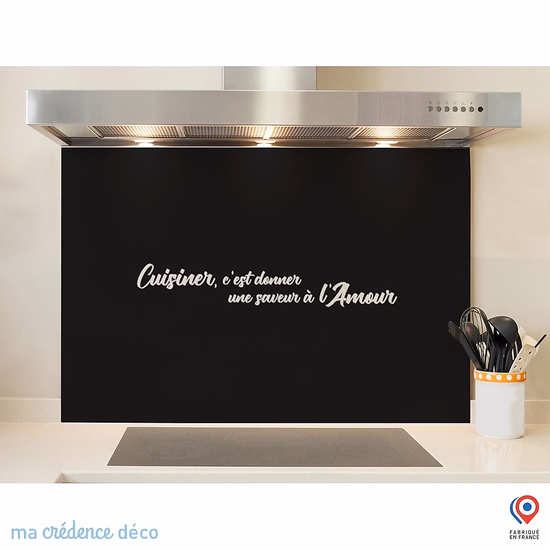 Crédence cuisine fond de hotte Cuisinier | c'est donner une saveur à l'amour 2 – Verre trempé – L 90 cm x H 50 cm – MaCrédenceDéco