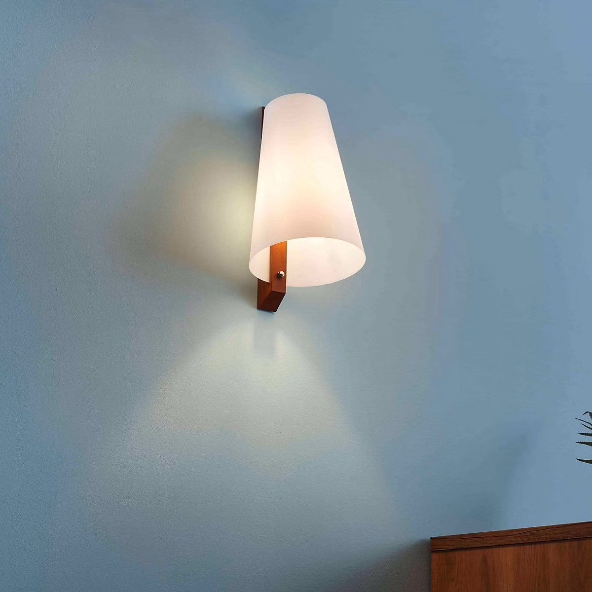 Applique blanche et bois ambiance douce et chaleureuse – Dolzo