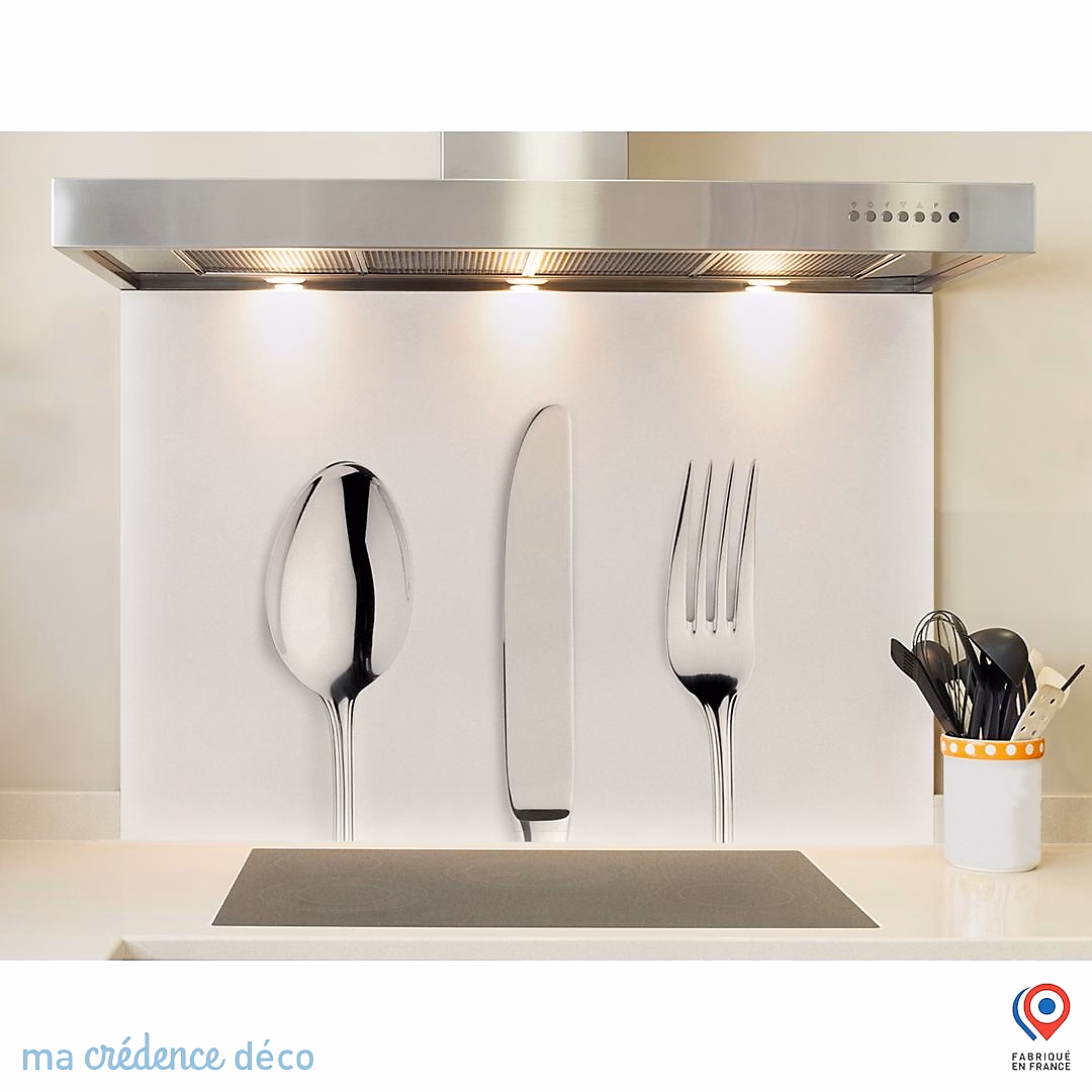 Crédence cuisine fond de hotte Couverts sur fond blanc – Alu composite, L 90 cm x H 50 cm, MaCrédenceDéco