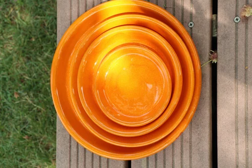 Soucoupe en terre cuite émaillée orange Savane Les Poteries d’Albi - Ø 33 cm