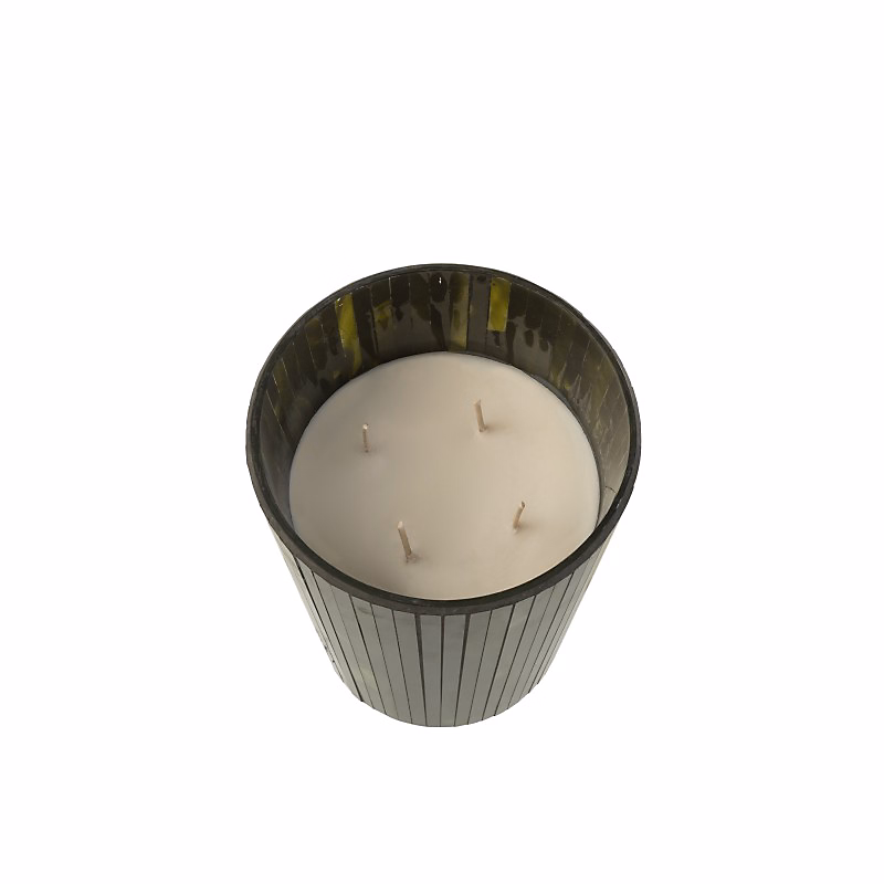 Objet décoratif – Bougie parfumée 60H dans pot en verre vert 15.5x15.5x18.5 cm