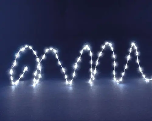 Guirlande lumineuse à 300 micro-LED blanc froid intense sur câble argent - 4,8 m