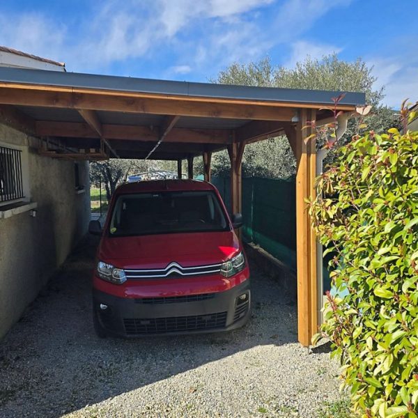 Carport adossé toit plat 450cmx700cm – bois DOUGLAS Français (Charpente en bois, auvent, abri voiture) 32 m². Garantie 10 ans