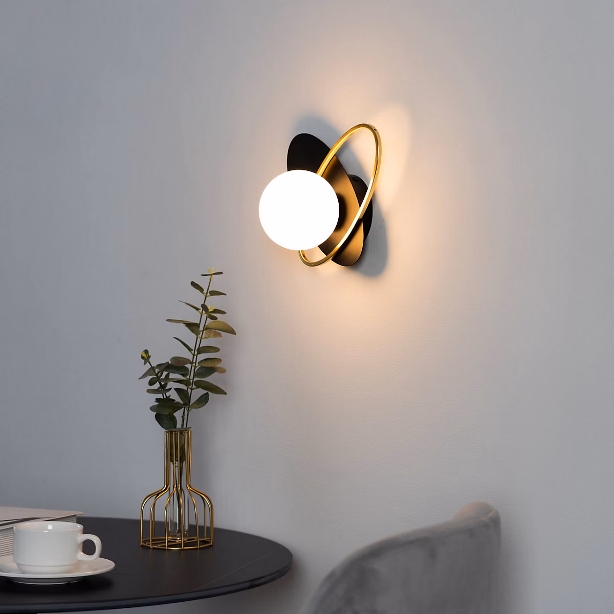 Applique noire et dorée double ovale et verre blanc – Mattina